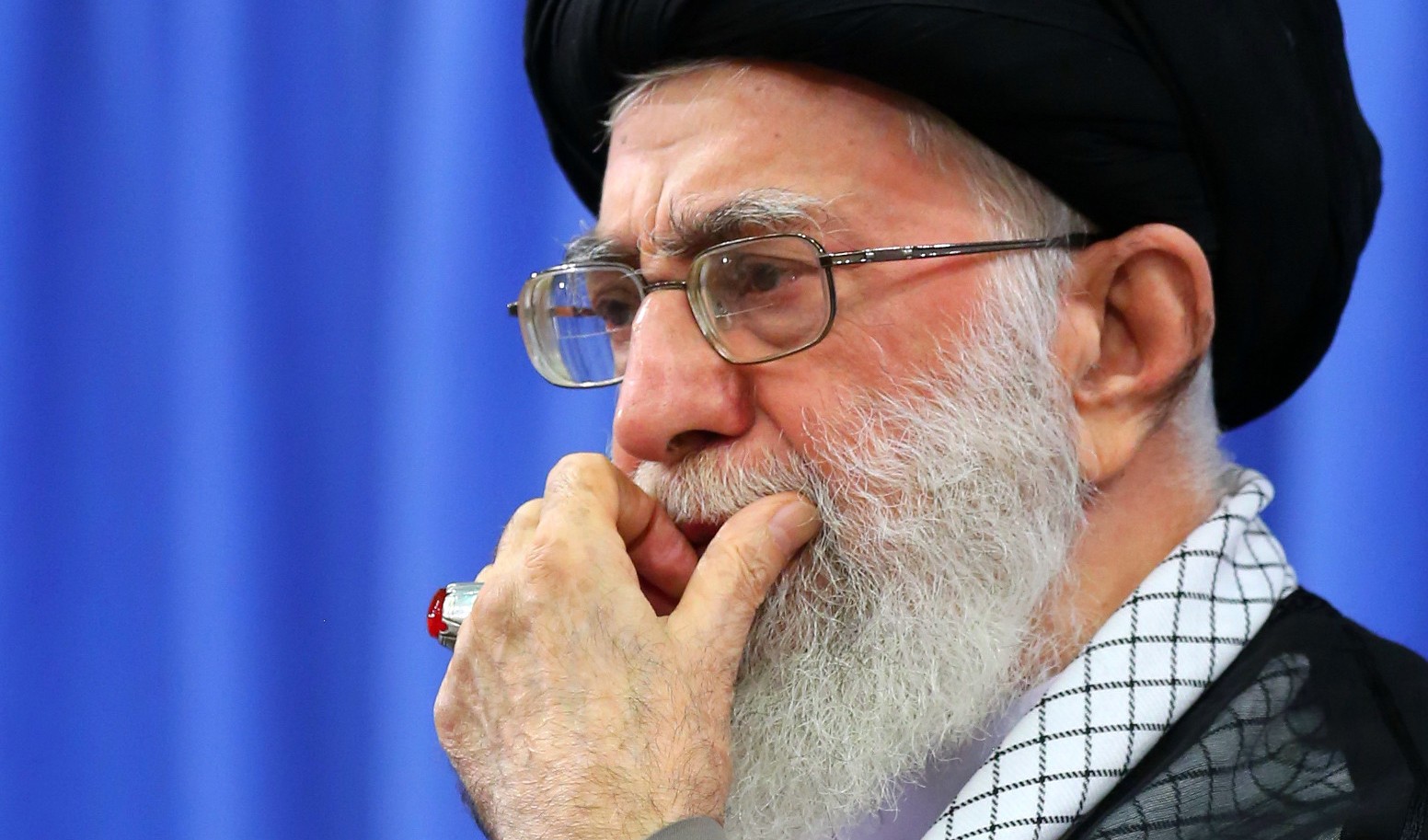 khamenei-grazia-migliaia-di-prigionieri-nel-giorno-della-rivoluzione