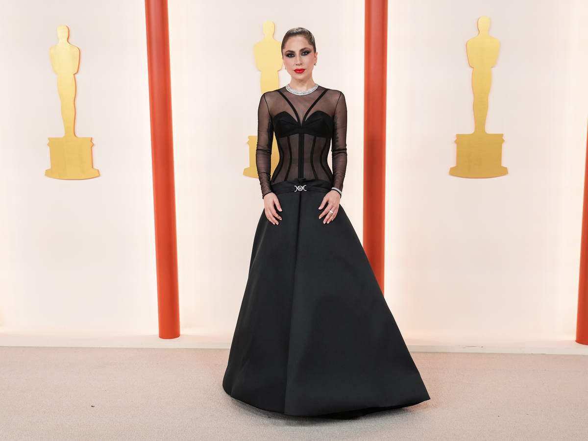 oscar-2023,-abito-versace-per-lady-gaga:-l’outfit-|-donnemagazine.it