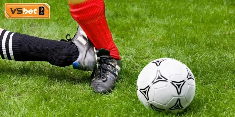 Các lỗi vi phạm phổ biến của hậu vệ trong vòng cấm